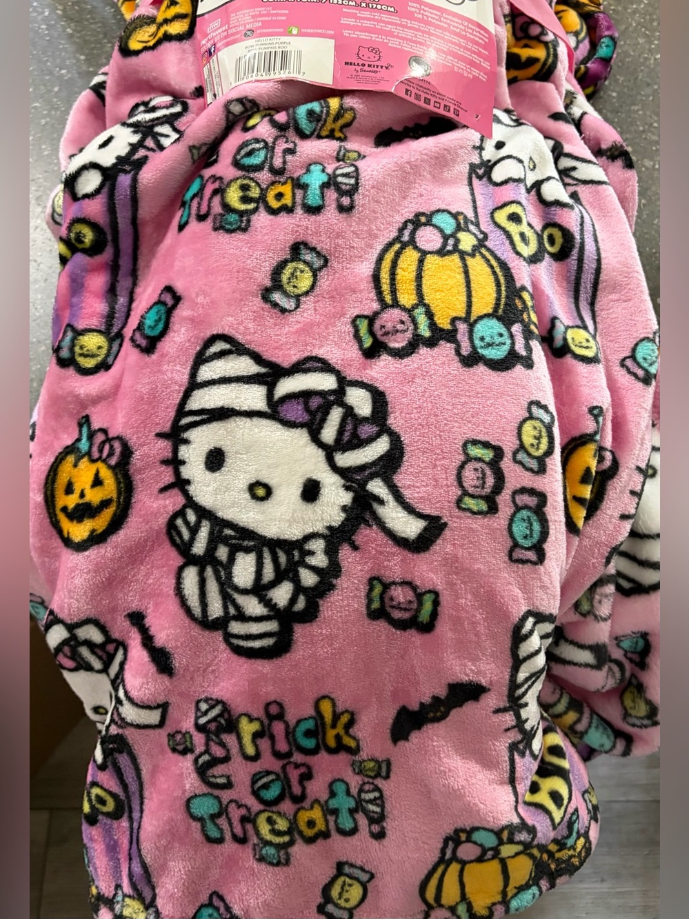 NEW Hello Kitty Pink Cloud Halloween Oversized Cozy Throw Blankets - 2 Pack - Picture 4 of 6